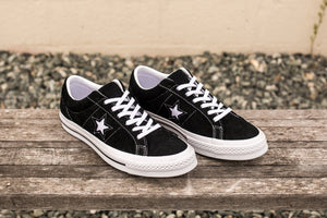 CONVERSE ONE STAR SUEDE LOW TOP - BLACK