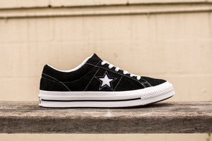 CONVERSE ONE STAR SUEDE LOW TOP - BLACK