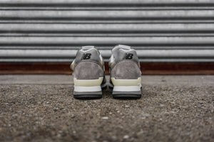 NEW BALANCE M996 - GREY/WHITE