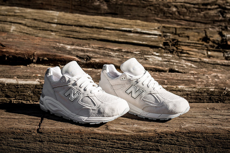 NEW BALANCE M990NC2